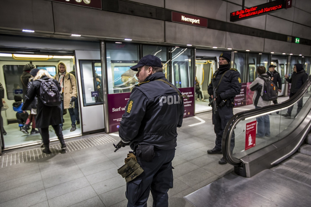 EuropaPress 3691093 grupo agentes policia dinamarca vigila estacion metro conpenhague (1)