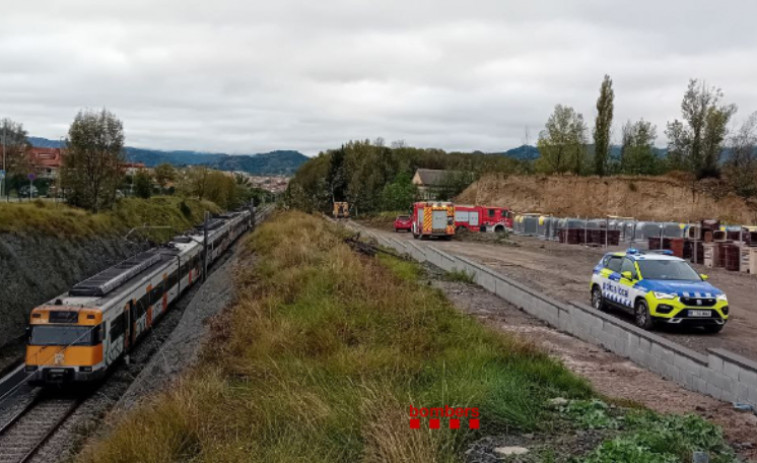 VÍDEO: Evacuadas 60 personas de un tren de la R3 por un incendio en la catenaria