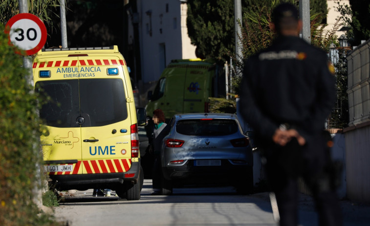 Fallece un hombre al caerle encima un barco mientras trabajaba en Murcia