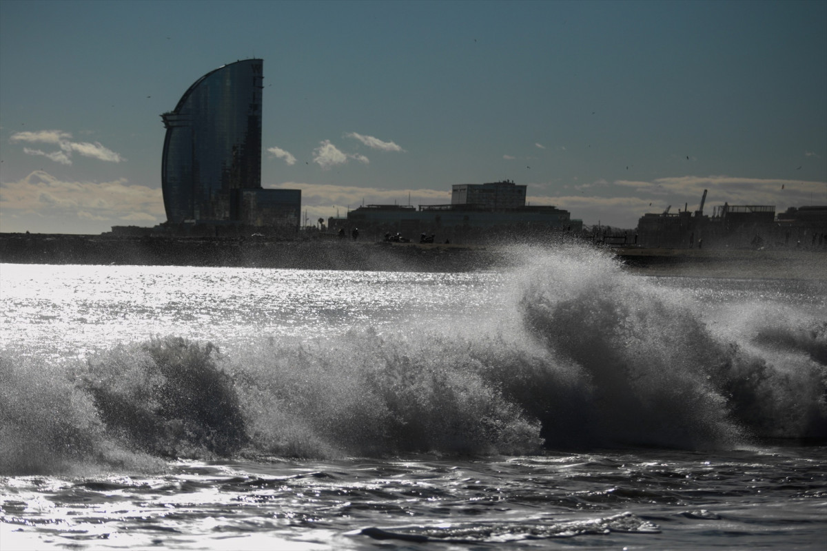 EuropaPress 4929770 vista oleaje playa barceloneta 17 enero 2023 barcelona catalunya espana