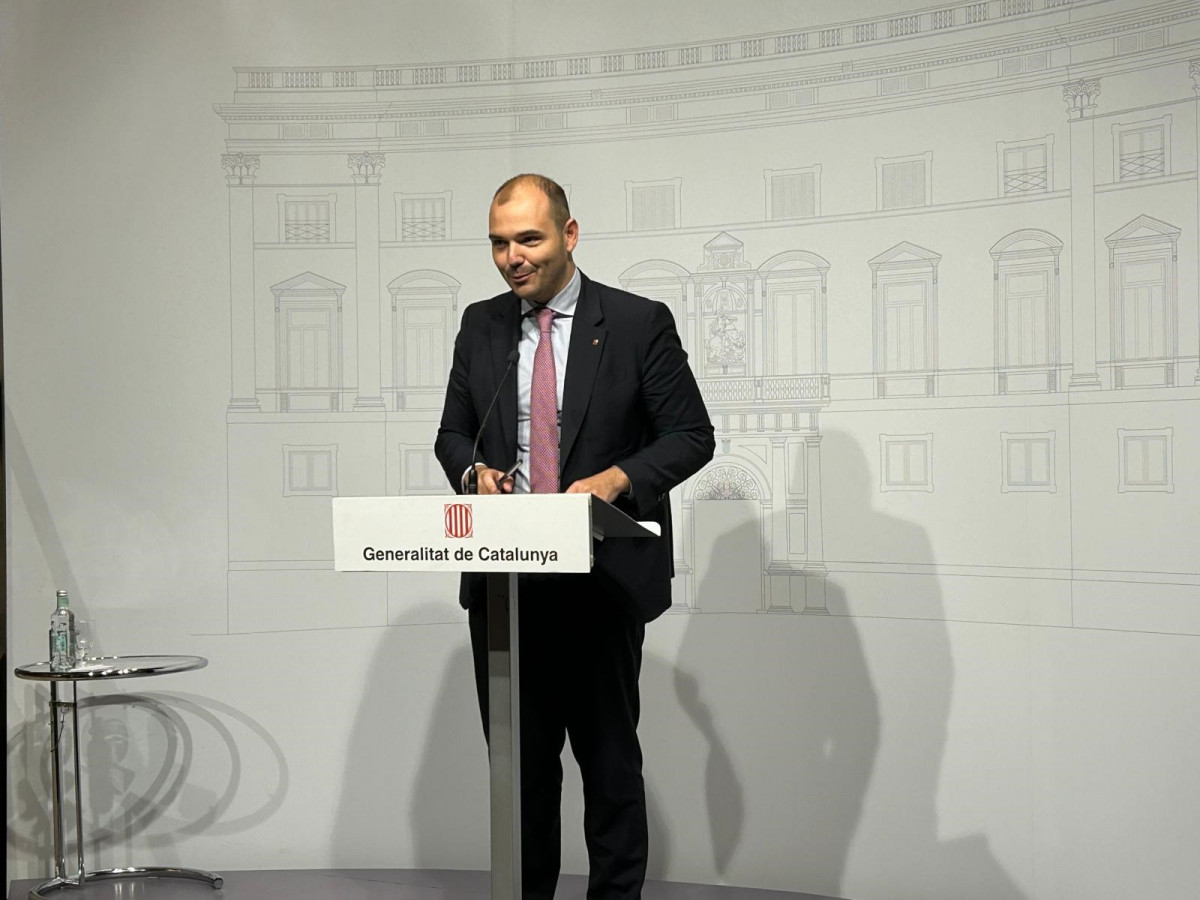 El conseller de Presidencia, Albert Dalmau, en una rueda de prensa en la Generalitat