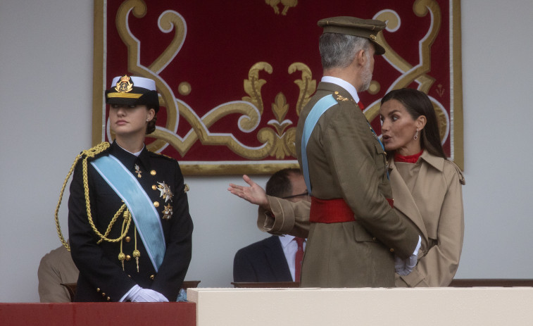 El vídeo que desmiente una discusión entre Letizia y Felipe durante el desfile del 12 de octubre