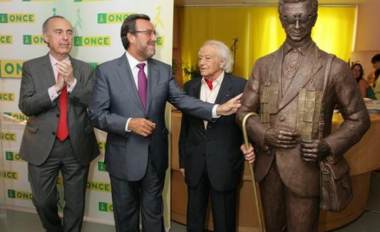 Fortunato, la icónica estatua de bronce de la ONCE, cumple 11 años