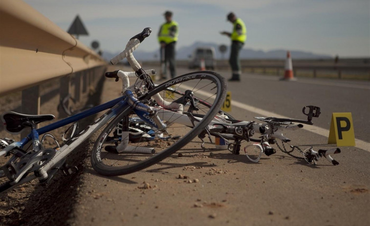 Muere un ciclista atropellado después de chocar con una furgoneta en la N-420