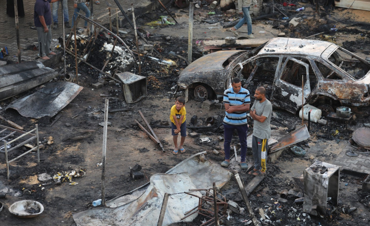 Al menos 25 muertos y 120 heridos en bombardeos israelíes contra una escuela y un hospital en Gaza