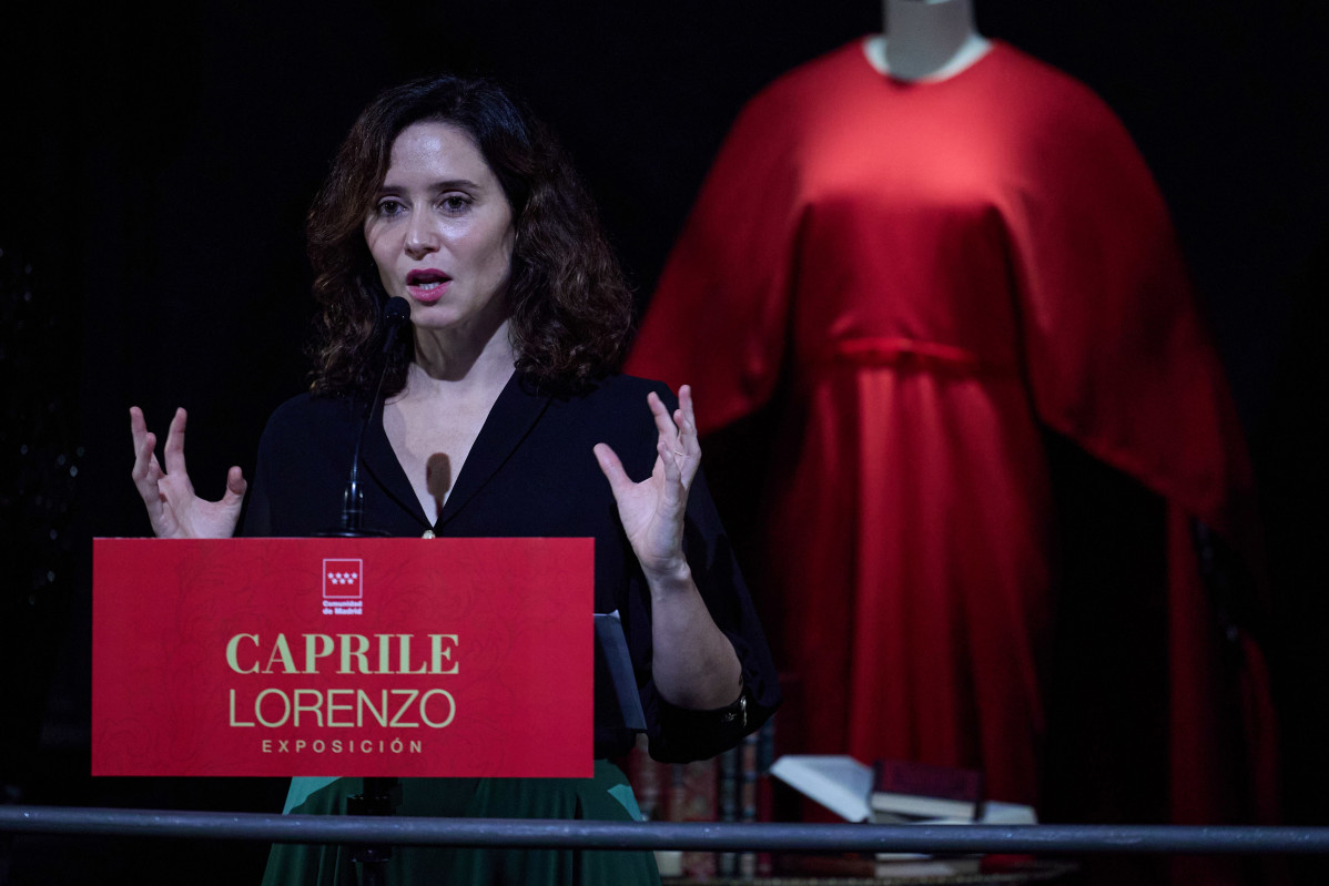 La presidenta de la Comunidad de Madrid, Isabel Díaz Ayuso, inaugura la exposición Caprile Lorenzo, en la Sala Canal de Isabel II, a 15 de octubre de 2024, en Madrid (España).