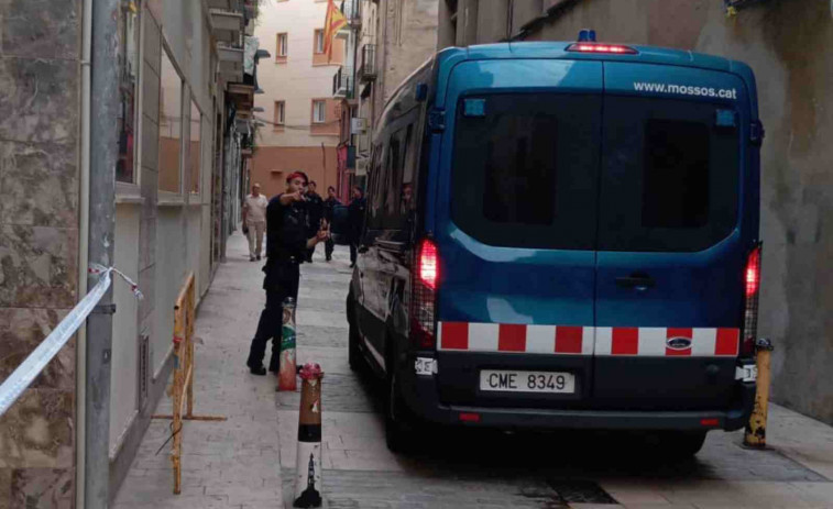 Desalojan a una familia con una niña de dos años de un piso del centro de Reus