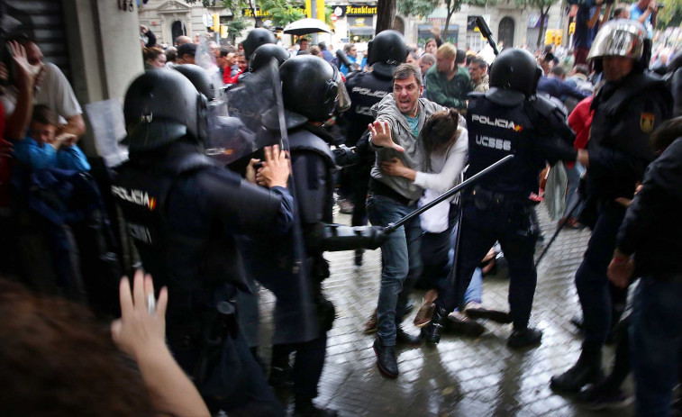 Amnistiados 45 agentes de la Guardia Civil por las cargas del 1 de octubre