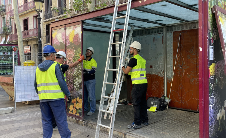 Barcelona renueva la Rambla: retiran siete paradas de floristas