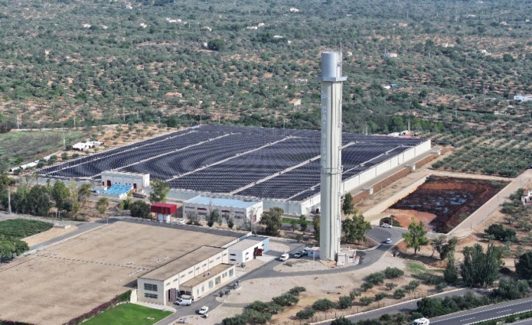 Endesa y el CAT inauguran un parque fotovoltaico en la ETAP de L'Ampolla