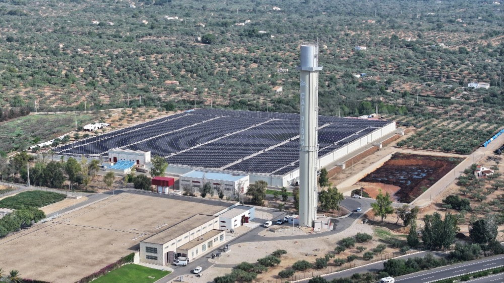 Parque fotovoltaico en la ETAP de l'Ampolla (Tarragona).