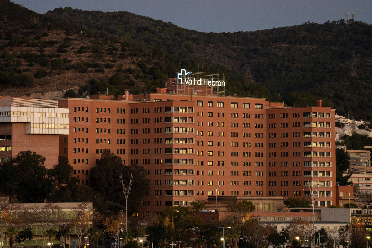 Archivo - Fachada del Hospital de la Vall d’Hebron, a 26 de enero de 2024, en Barcelona