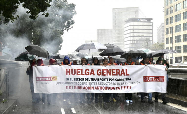 Huelga de conductores: unos 700 manifestantes recorren la Gran Via de Barcelona