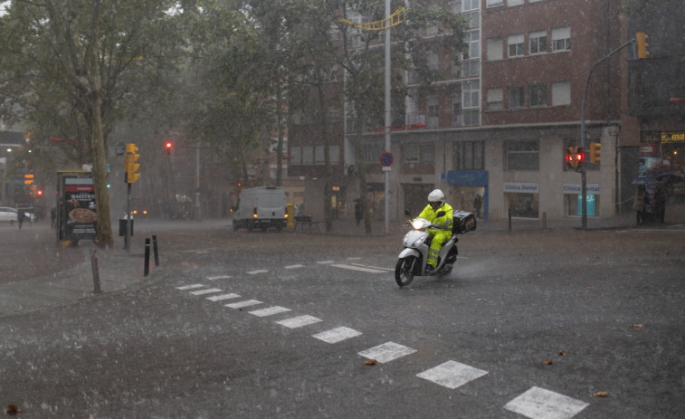 La DANA que devastó Valencia avanza hacia Catalunya: alerta por granizo, tornados y lluvias intensas