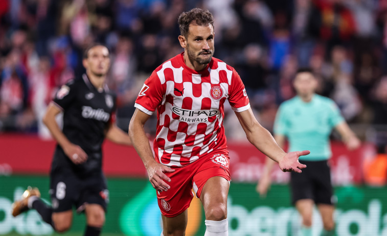 El Girona se lleva un emocionante partido y lo dedica a las víctimas de la DANA (4-3)