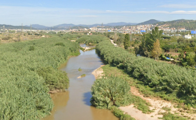 La Generalitat pide prudencia a la población por la enorme crecida del cauce de los ríos