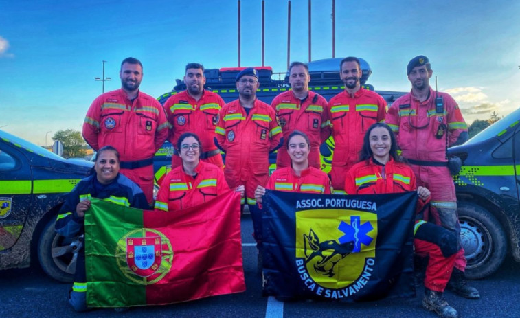 La solidaridad sigue traspasando fronteras: bomberos portugueses trabajan en Paiporta (Valencia)