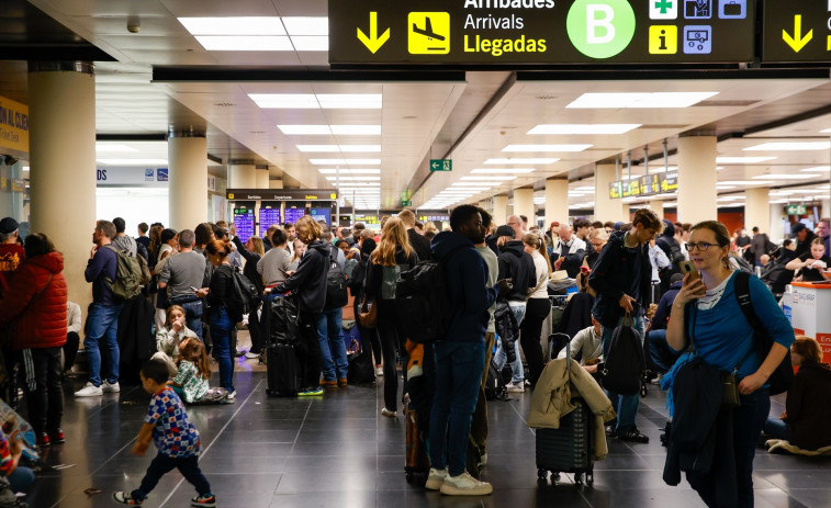 El Aeropuerto de Barcelona acumula 70 cancelaciones y 18 desvíos por la DANA