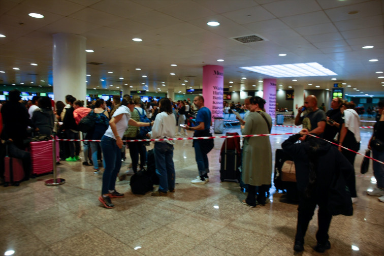 El Aeropuerto de Barcelona cancela 153 de las 945 operaciones programadas este lunes