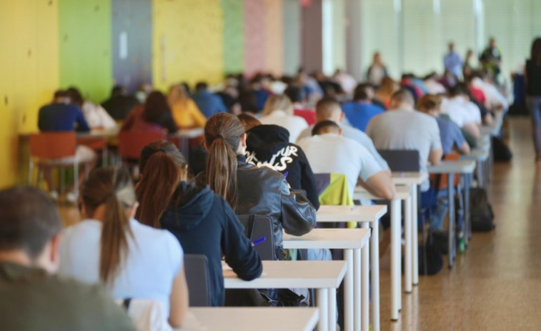 Más de 1.000 personas se apuntan a las oposiciones para auxiliar administrativo en Lleida