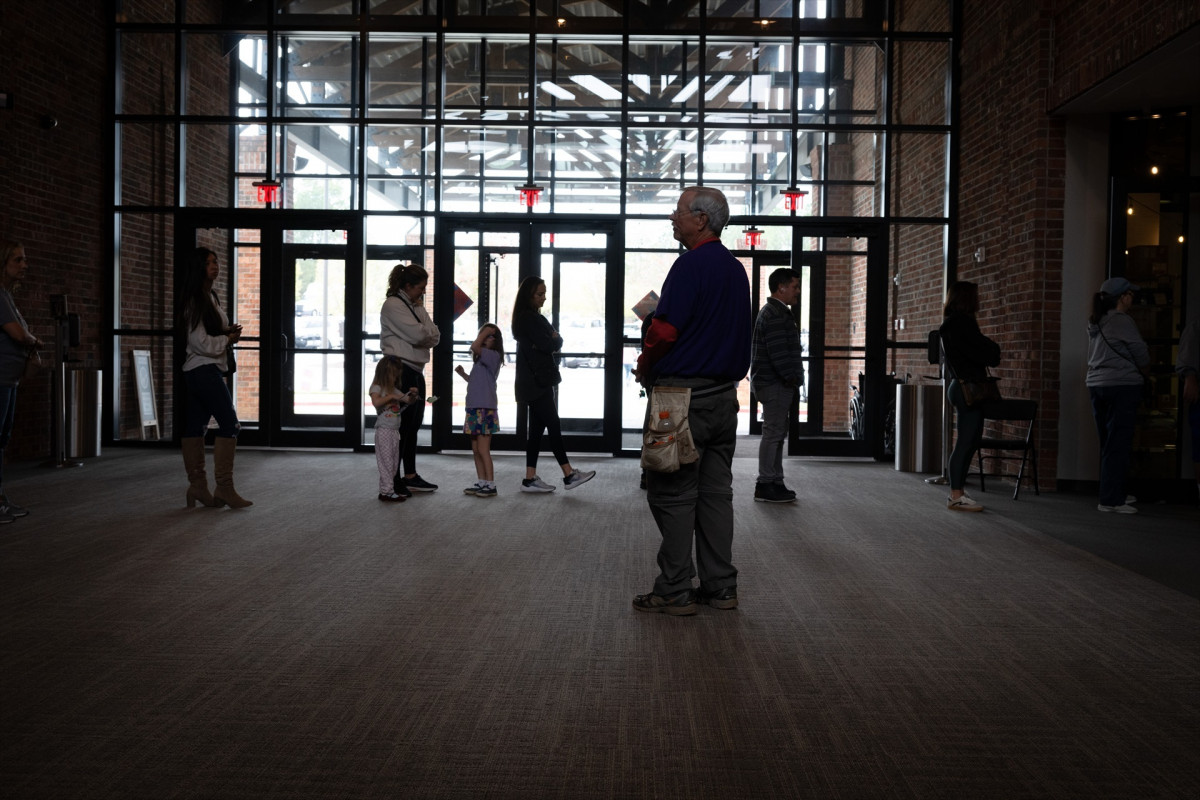 EuropaPress 6324453 05 november 2024 us woodstock voters line up to cast their ballots at