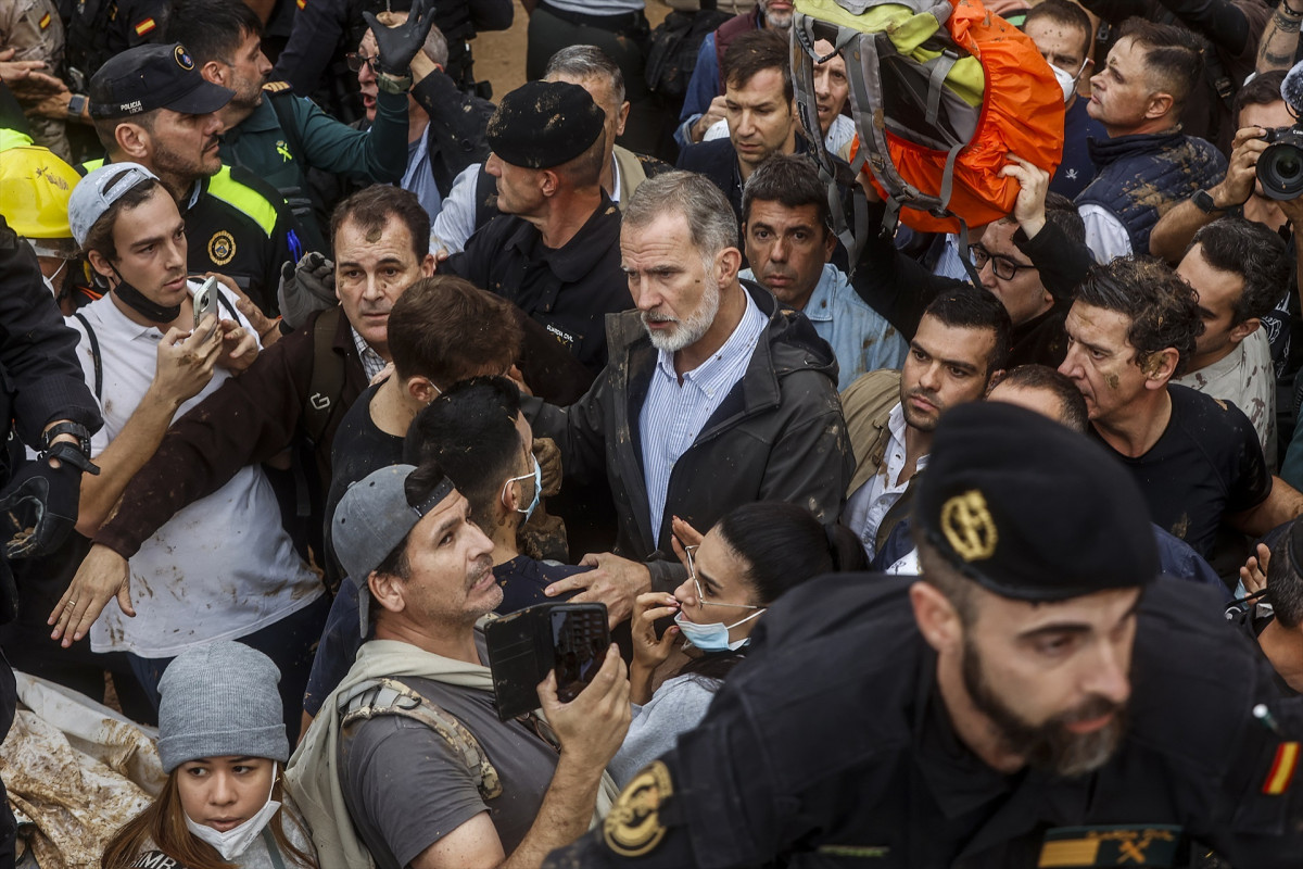 EuropaPress 6319364 rey felipe vi presidente generalitat valenciana carlos mazon visita zona