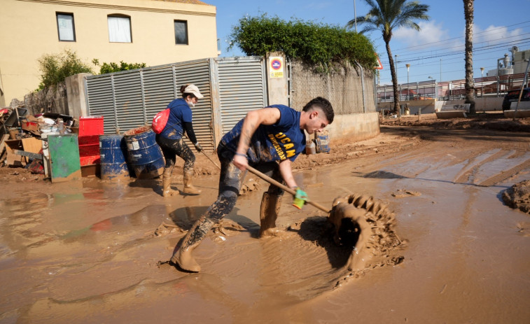 Dos voluntarios de la DANA se infectan con una peligrosa bacteria: uno está ingresado