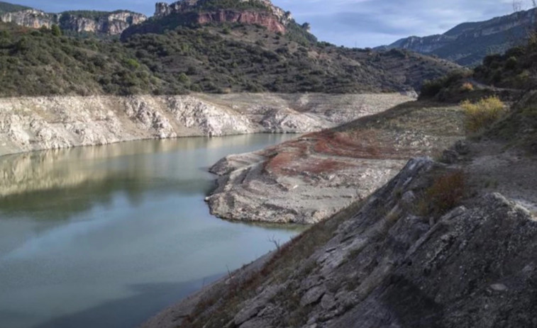 La capacidad de agua en los embalses de las cuencas internas roza el 34%