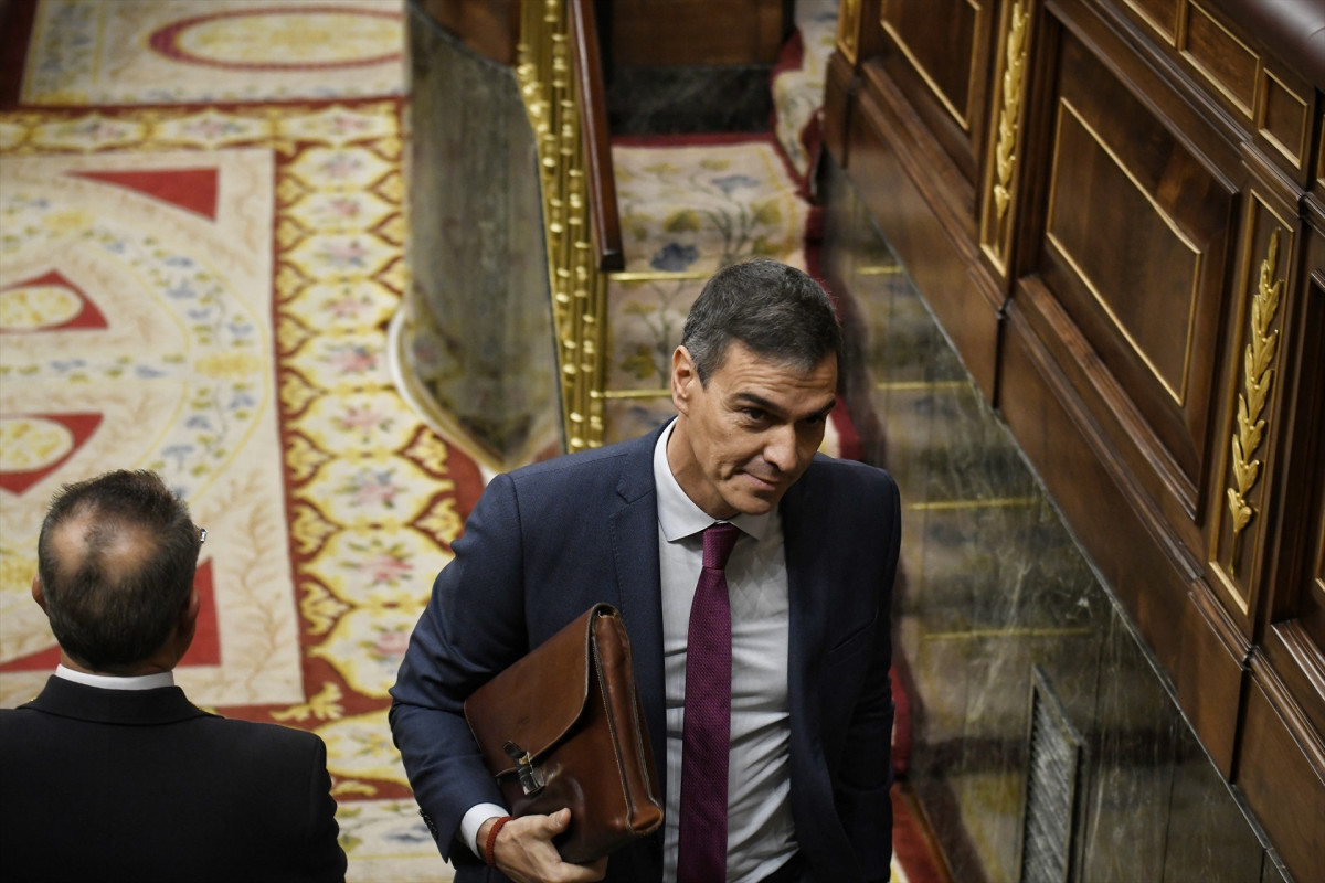 EuropaPress 6278032 presidente gobierno pedro sanchez sale sesion control gobierno congreso (1)