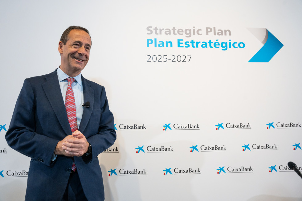 EuropaPress 6350555 ceo caixabank gonzalo gortazar presentacion plan estrategico 2025 2027