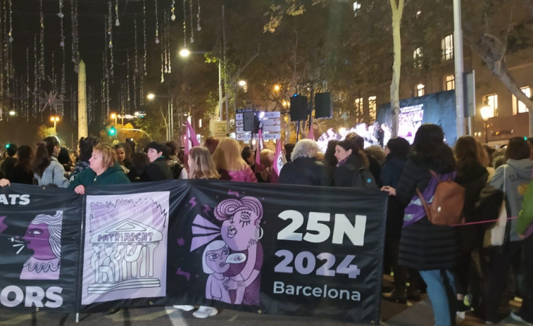 Miles de mujeres claman en Catalunya por el fin de la violencia machista