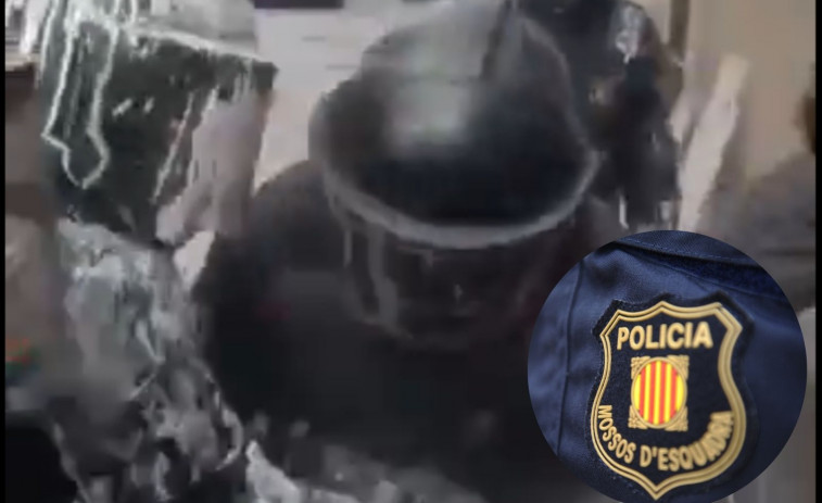 VÍDEO: Un desahucio en Barcelona acaba en 'huevazos' contra los Mossos