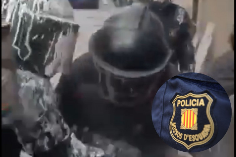 VÍDEO: Un desahucio en Barcelona acaba en 'huevazos' contra los Mossos