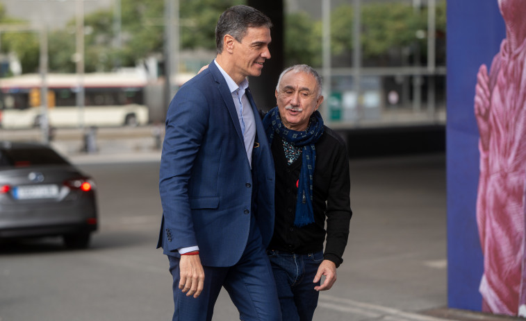 Pedro Sánchez afirma que sufre ataques personales para hacerle 