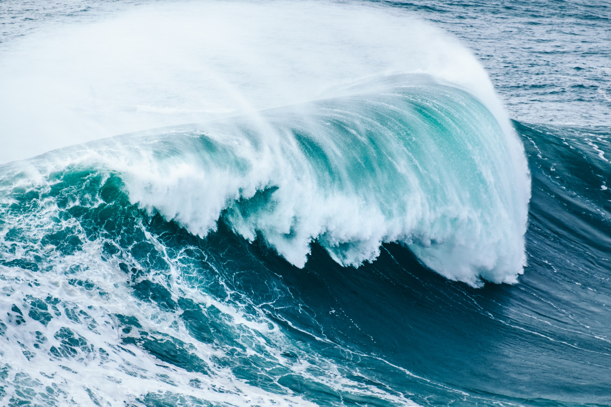 Closeup shot beautiful blue sea wave