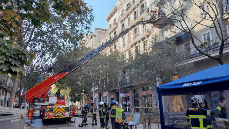 Siete heridos en un incendio en el distrito de L'Eixample de Barcelona