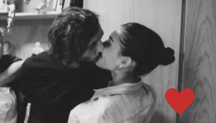 Hiba Abouk formaliza su relación con Antonio Revilla y cuelga una foto dándose un beso en Instagram