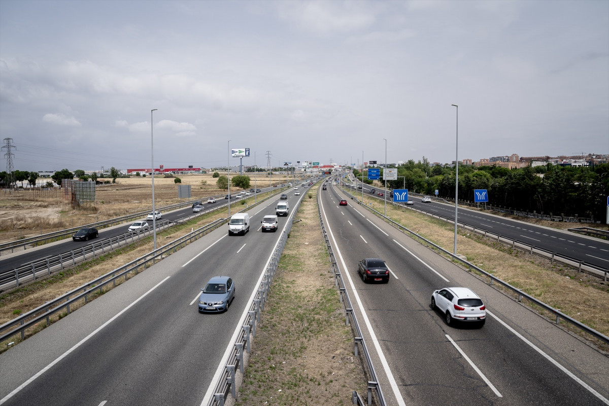 EuropaPress 6059758 varios coches circulan operacion salida verano 2024 autovia a5 28 junio