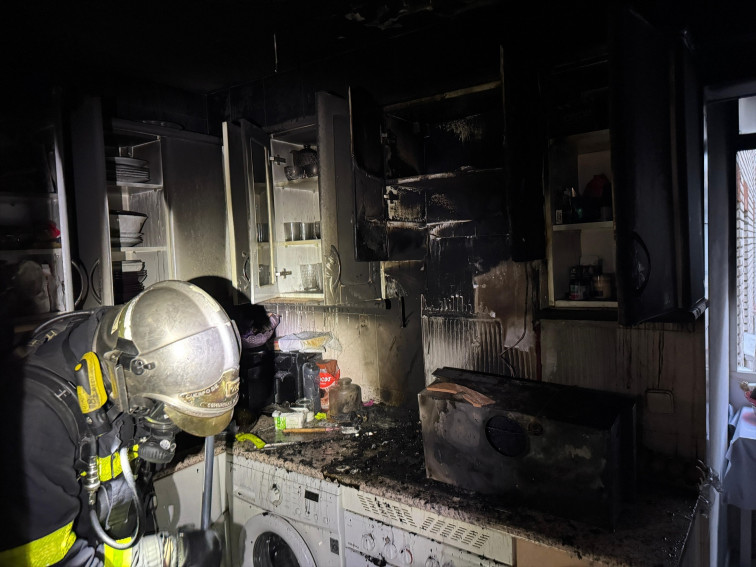 Tres personas hospitalizadas por un incendio en una vivienda de Parla