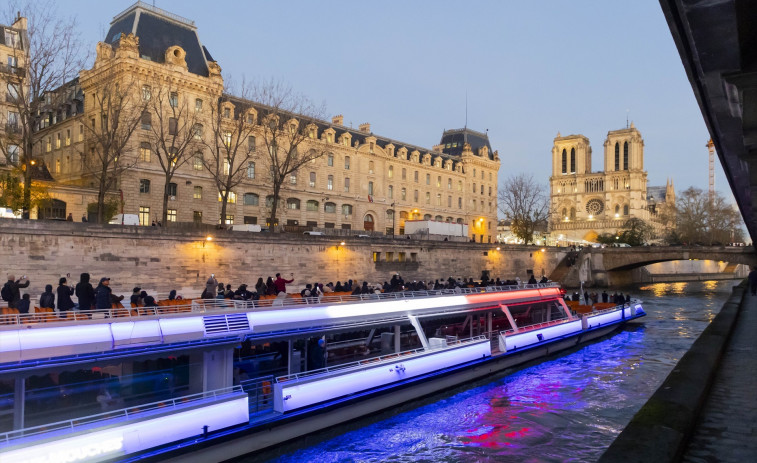 La emblemática catedral de Notre Dame vuelve a abrir sus puertas