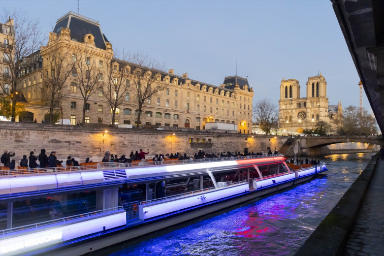 La emblemática catedral de Notre Dame vuelve a abrir sus puertas