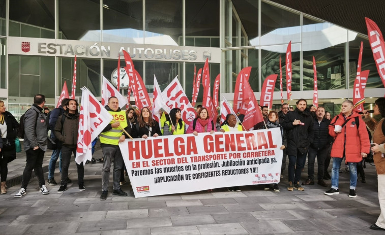 CCOO desconvoca la huelga de autobuses de este lunes