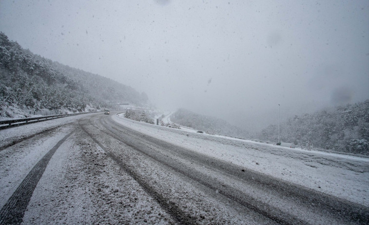 Protecció Civil pide precaución por la nieve y consultar el estado de las carreteras