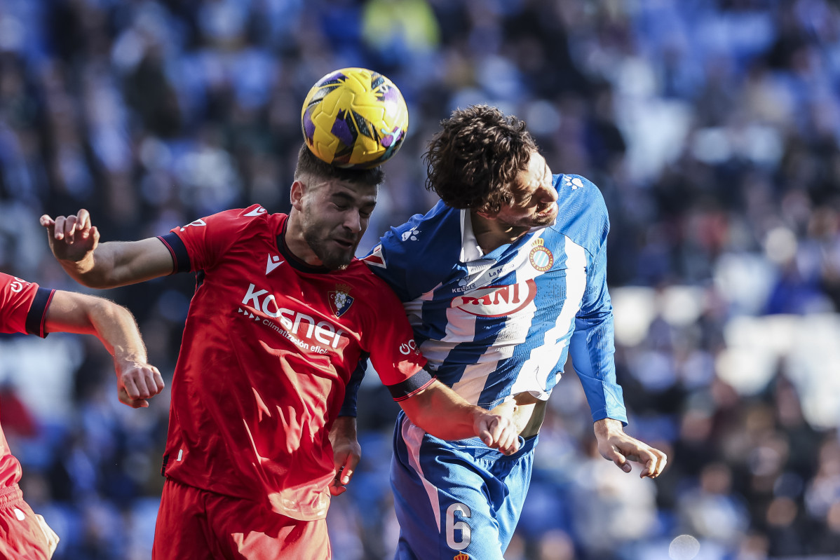 EuropaPress 6406371 leandro cabrera of rcd espanyol and iker munoz of ca osasuna in action