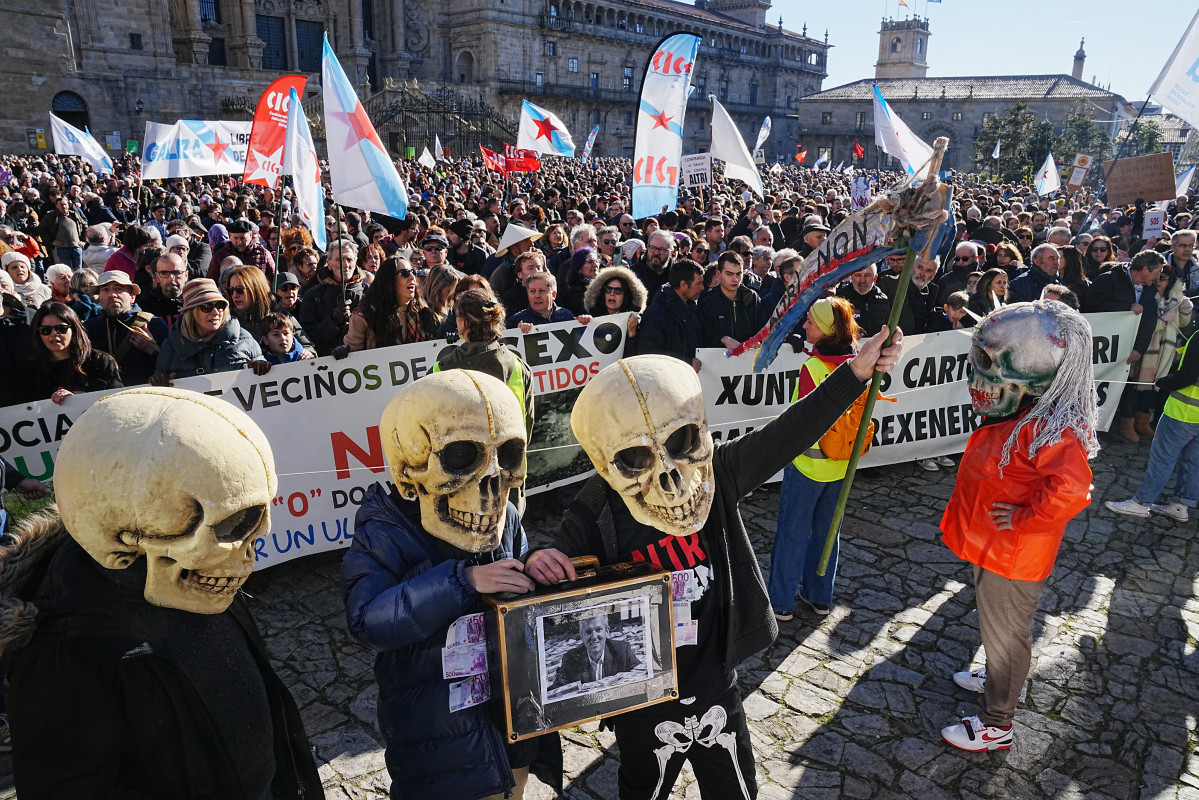 EuropaPress 6408014 cientos personas nueva protesta contra empresa celulosa altri 15 diciembre