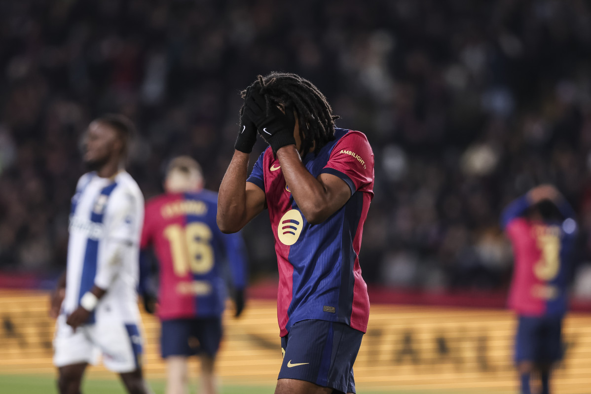 EuropaPress 6408886 jule kounde of fc barcelona laments during the spanish league liga ea