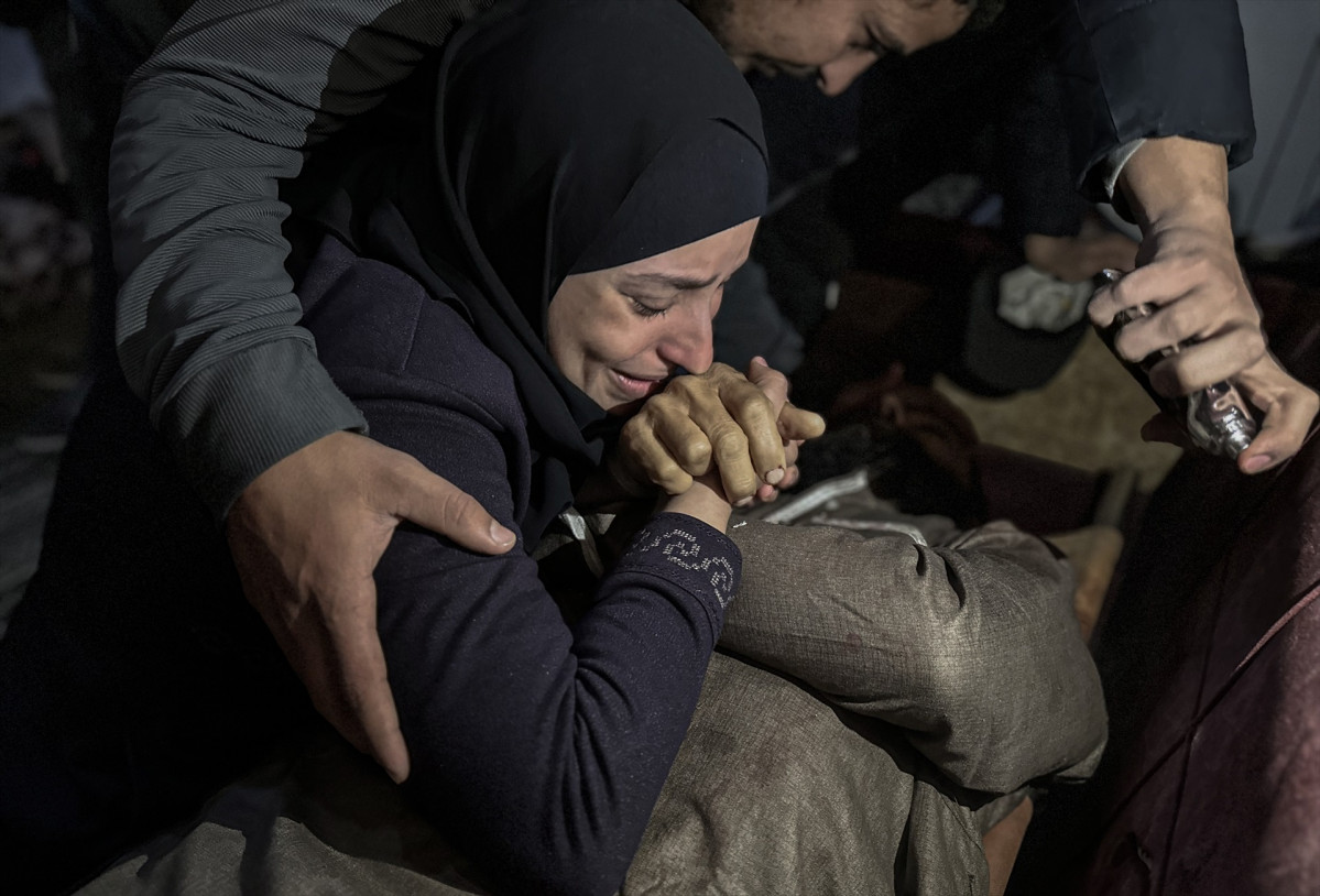 EuropaPress 6410248 16 december 2024 palestinian territories nuseirat woman mourns over the