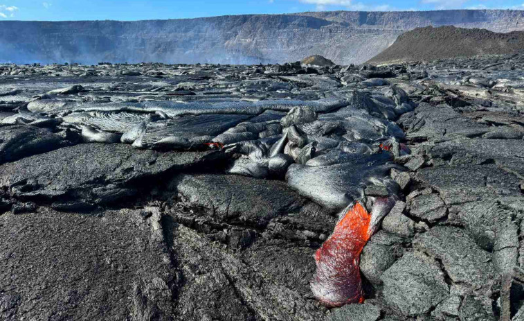 El volcán Kilauea de Hawái entra en erupción con fuentes de lava de 80 metros