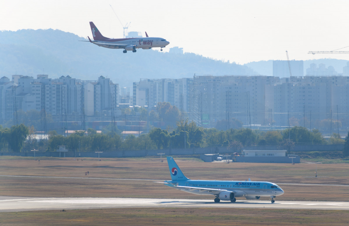 EuropaPress 6426323 november 2024 seoul south korea airline planes are seen on the runway of