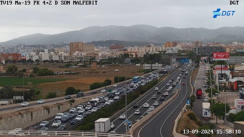 EuropaPress 6209049 estado trafico autopista llumajor primera hora tarde viernes